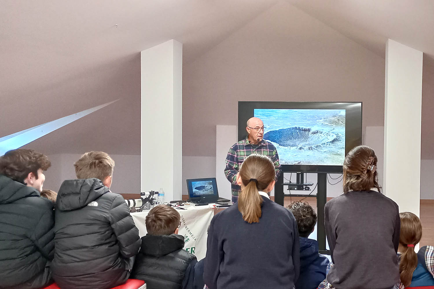 Charla de astronomía en el colegio San José (Marbella)