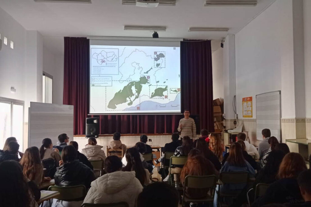 Charla de Javier Martos en el IES Mediterráneo de Estepona