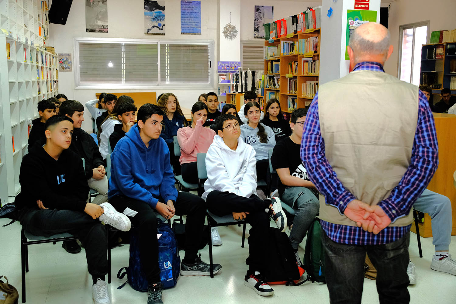 Charla de Grunsber sobre astronomía en el IES Monterroso de Estepona