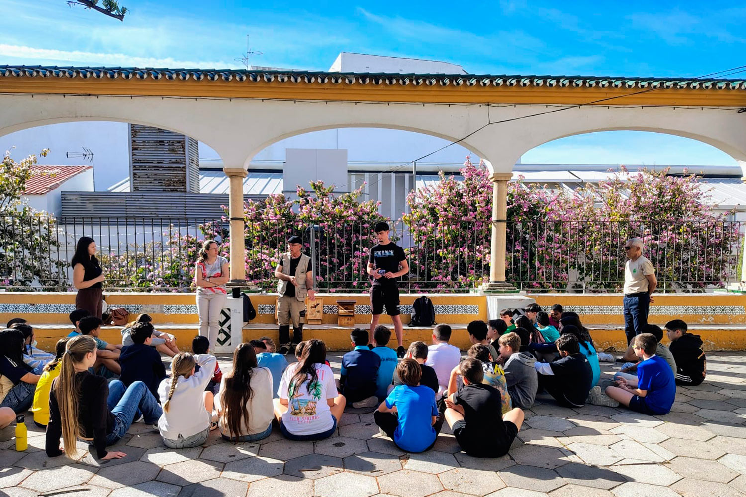 Actividad de Grunsber para la instalación de cajas nido con CEIP Simón Fernández